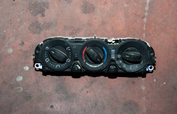 FORD CUSTOM 310 L TREND ÇIKMA PARÇA  V363 KALERİFER DÜĞMESİ